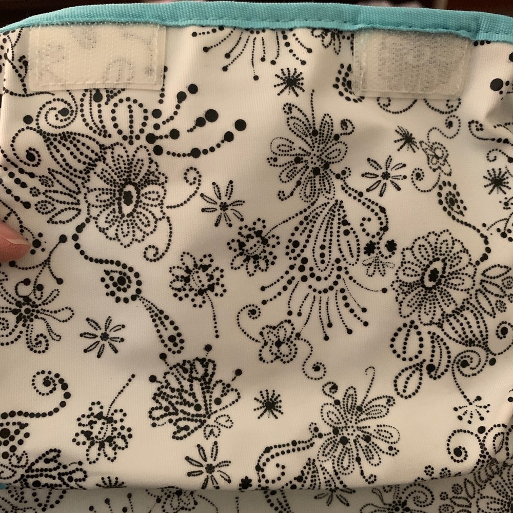Toiletry/makeup bag. - Picture 5 of 6